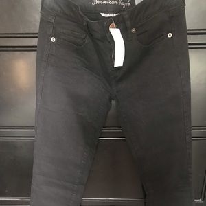 American Eagle Black Skinnies Size 4 Regular